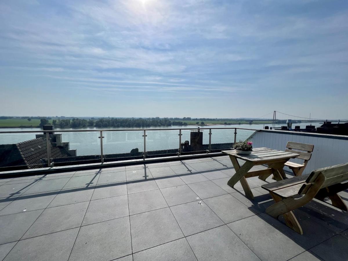Panorama - Exklusives Apartment An Der Promenade Mit Dachterrasse & Rheinblick エメリッヒ エクステリア 写真